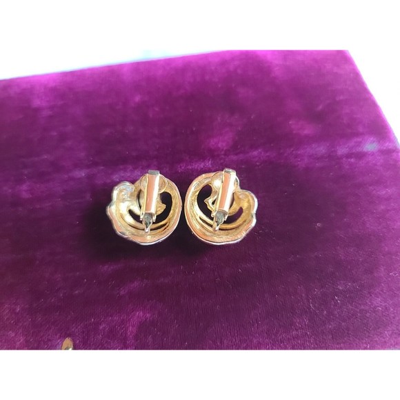 Vintage Gold Tone Swirl Clip-on Earrings - Picture 7 of 10